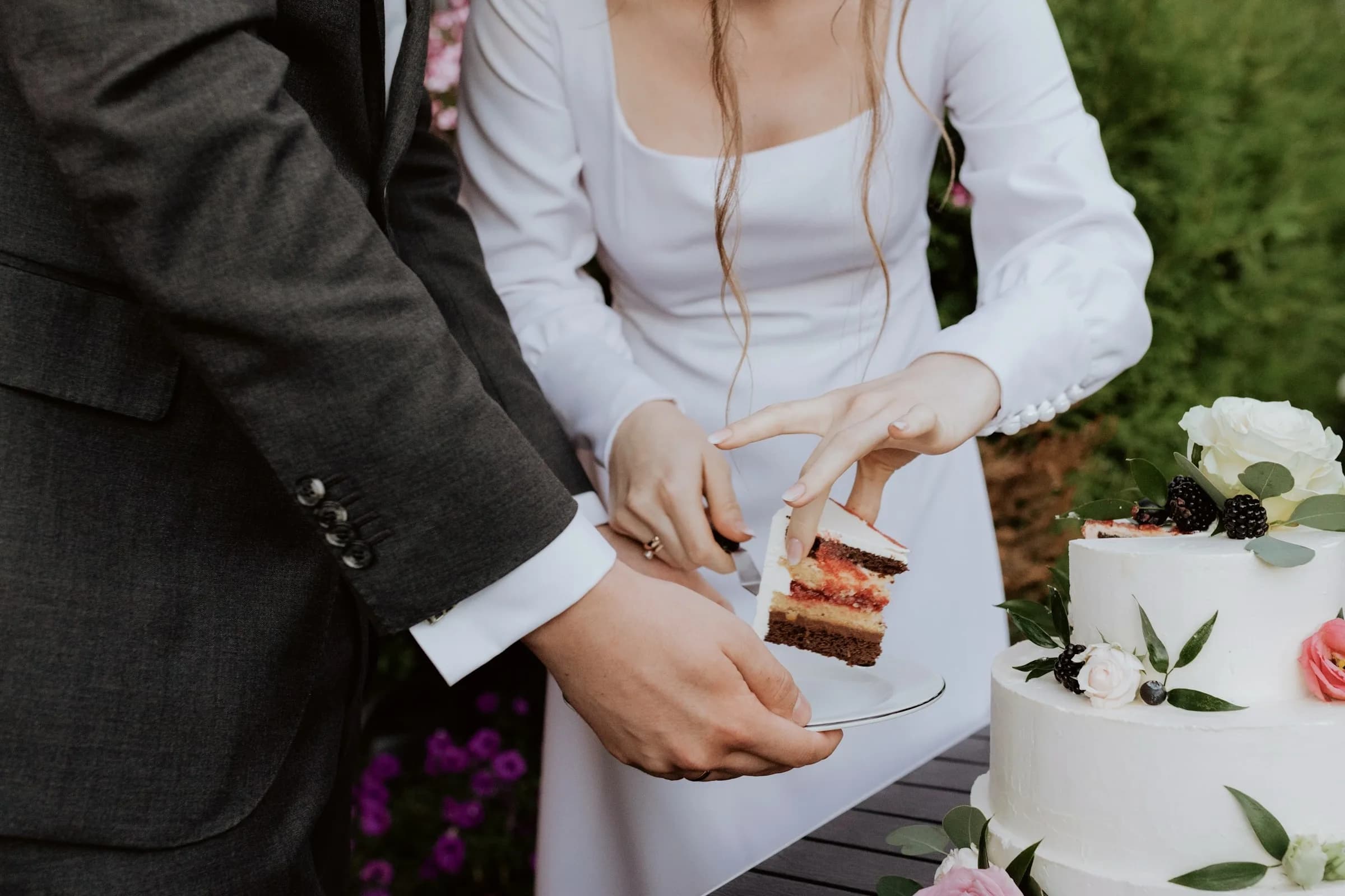 All About That Cake: How to Choose Your Perfect Wedding Cake